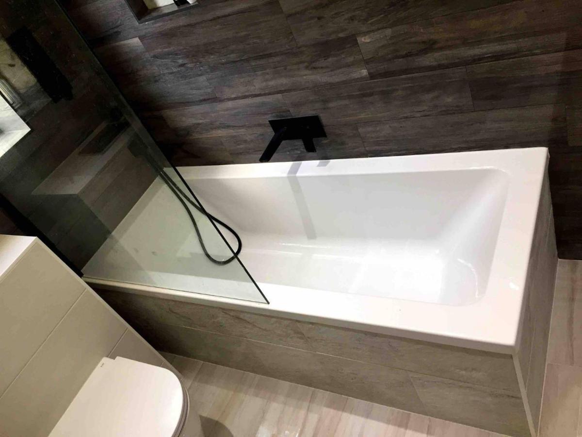 Double Bedroom, Kings Lynn, New Renovated Bathroom Кингс Лин Екстериор снимка